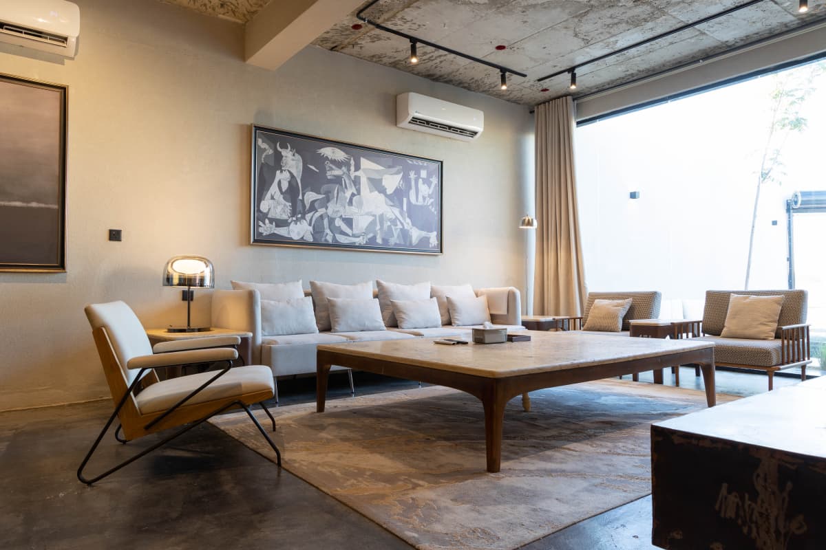 Executive Minimalist Retreat(Self-Entry) - Q2