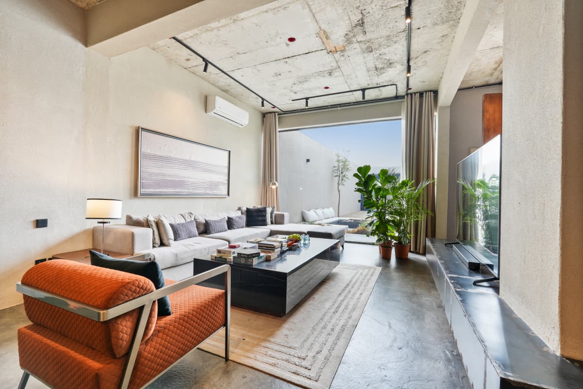 Executive Minimalist Retreat(Self-Entry) - Q3